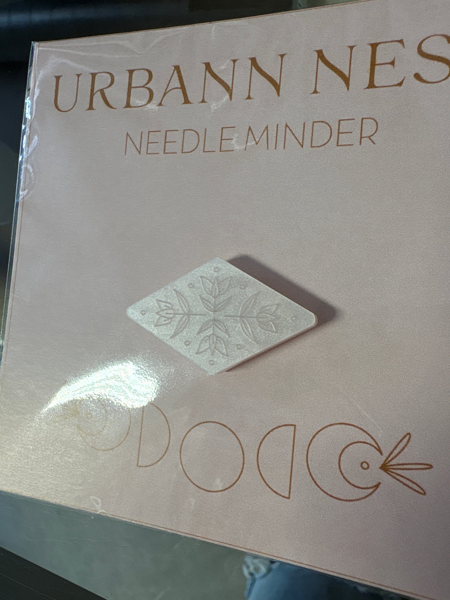 Urbann Nest - Needle Minder