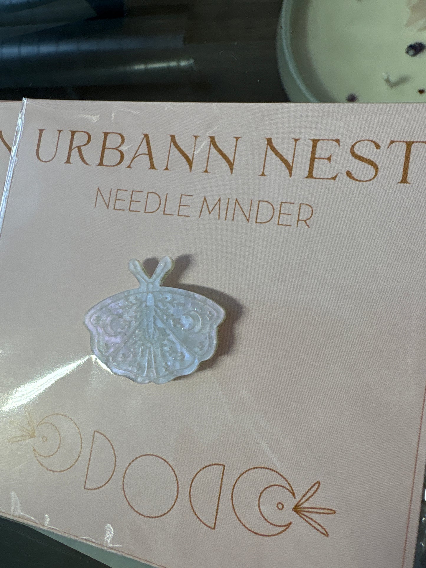 Urbann Nest - Needle Minder