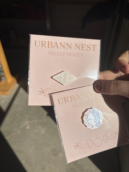 Urbann Nest - Needle Minder